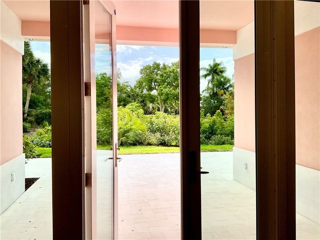 4605 Saint James Avenue, Vero Beach, FL 32967