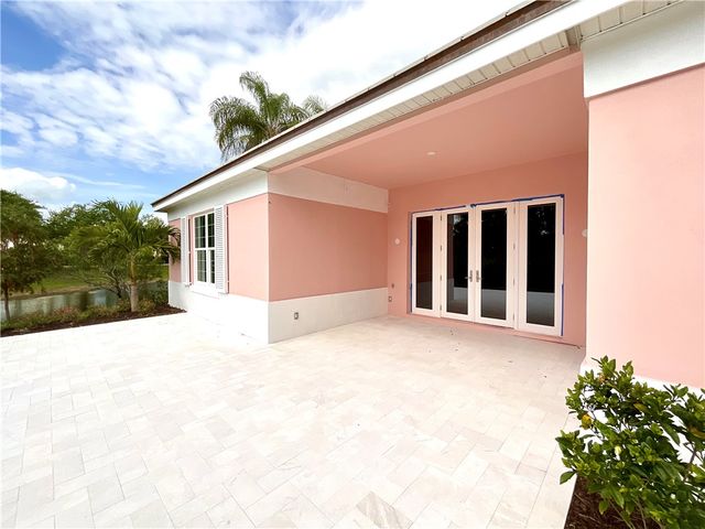 4605 Saint James Avenue, Vero Beach, FL 32967