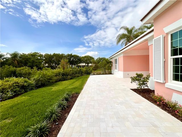 4605 Saint James Avenue, Vero Beach, FL 32967