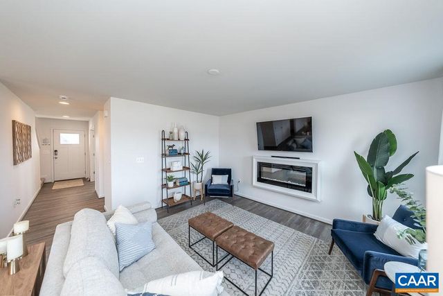 86 LOOKOVER TER, Stuarts Draft, VA 24477