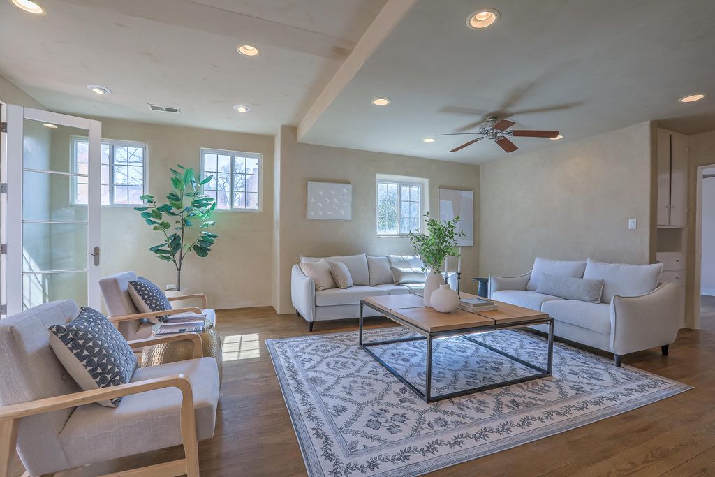 Image 25 of property listing at 812 Vassar Drive SE, Albuquerque, NM 87106