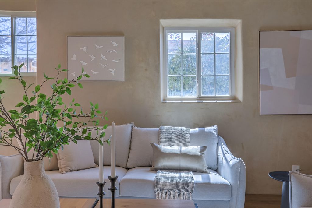 Image 26 of property listing at 812 Vassar Drive SE, Albuquerque, NM 87106