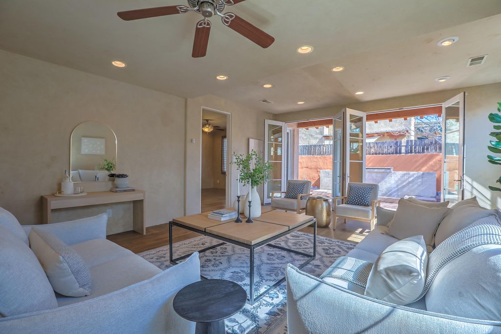 Image 29 of property listing at 812 Vassar Drive SE, Albuquerque, NM 87106