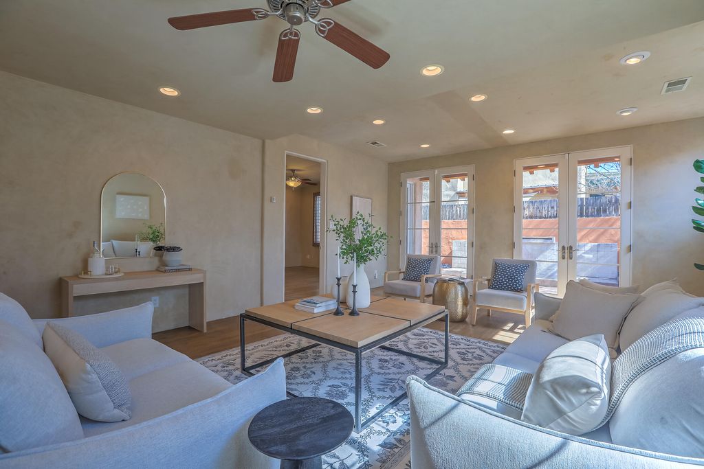 Image 30 of property listing at 812 Vassar Drive SE, Albuquerque, NM 87106