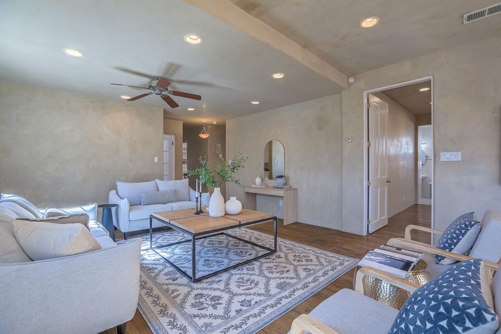 Image 35 of property listing at 812 Vassar Drive SE, Albuquerque, NM 87106