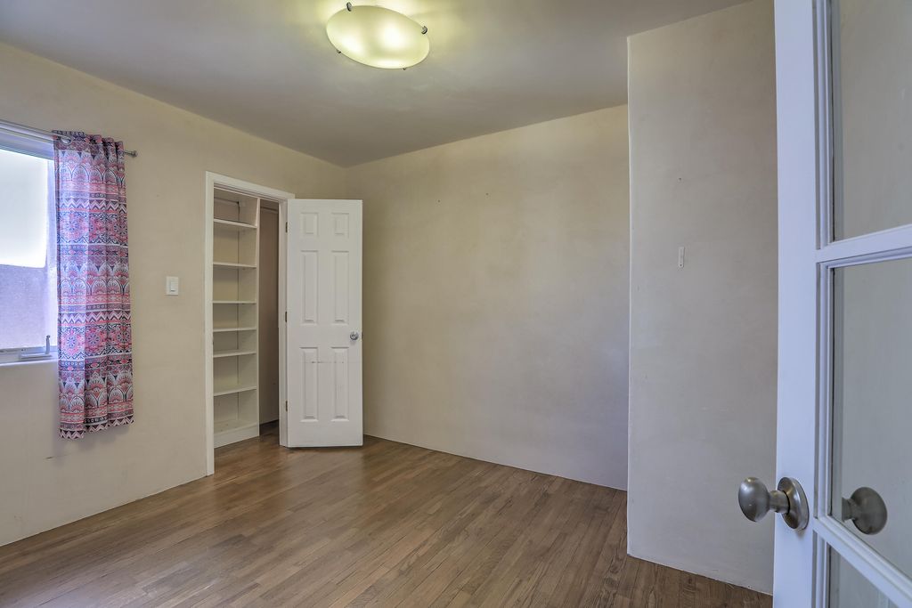 Image 36 of property listing at 812 Vassar Drive SE, Albuquerque, NM 87106