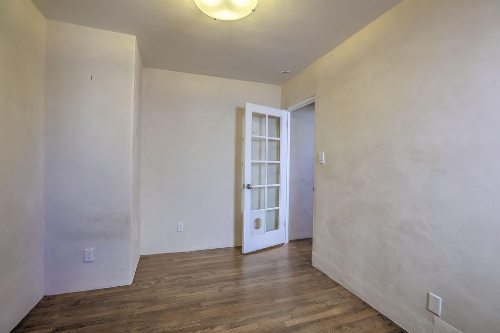 Image 37 of property listing at 812 Vassar Drive SE, Albuquerque, NM 87106