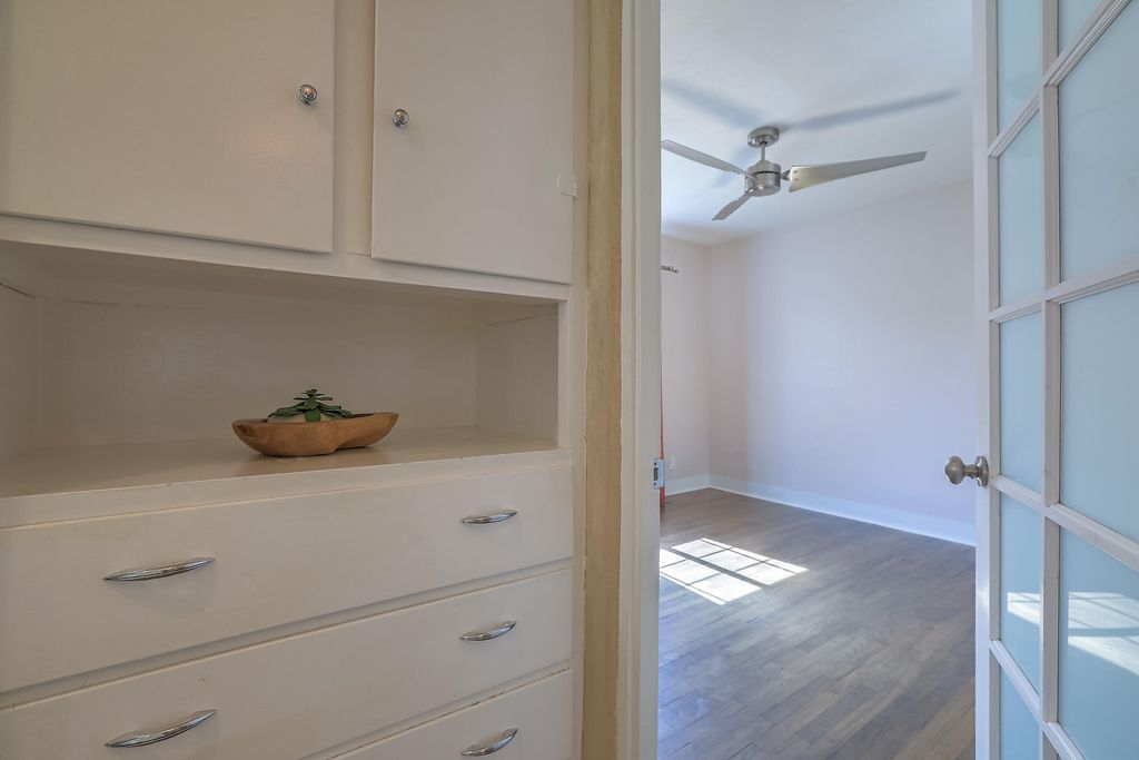 Image 39 of property listing at 812 Vassar Drive SE, Albuquerque, NM 87106