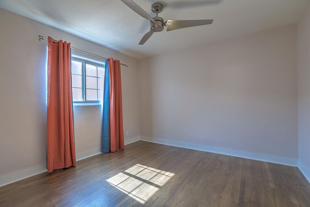 Image 40 of property listing at 812 Vassar Drive SE, Albuquerque, NM 87106