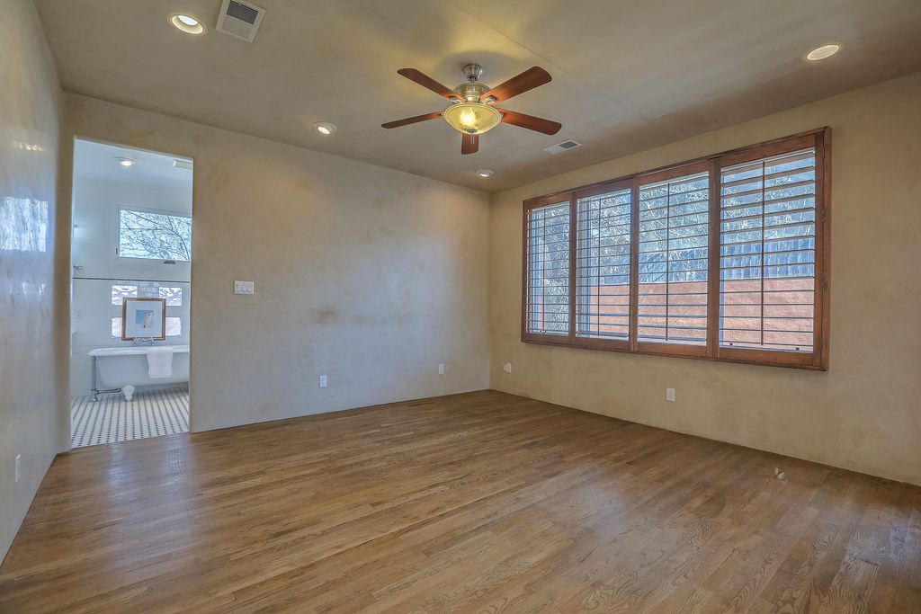 Image 42 of property listing at 812 Vassar Drive SE, Albuquerque, NM 87106