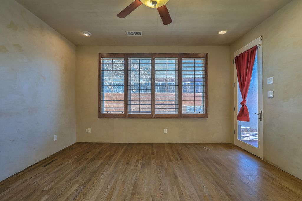 Image 43 of property listing at 812 Vassar Drive SE, Albuquerque, NM 87106