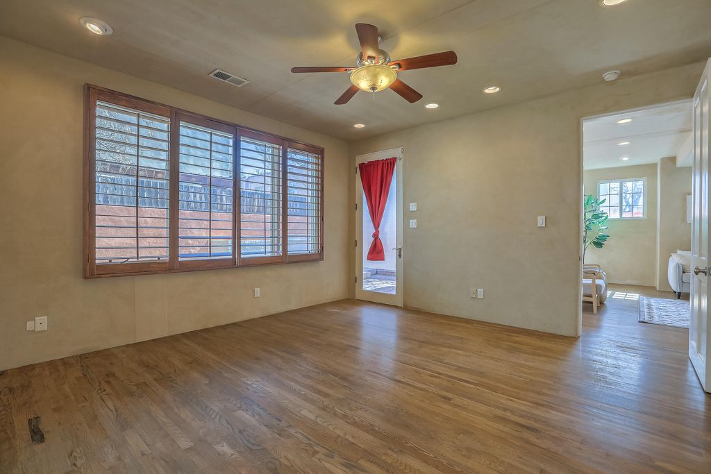 Image 44 of property listing at 812 Vassar Drive SE, Albuquerque, NM 87106