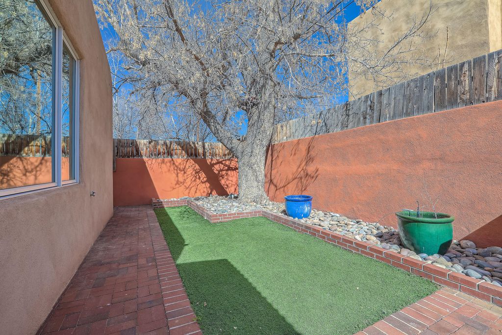 Image 56 of property listing at 812 Vassar Drive SE, Albuquerque, NM 87106