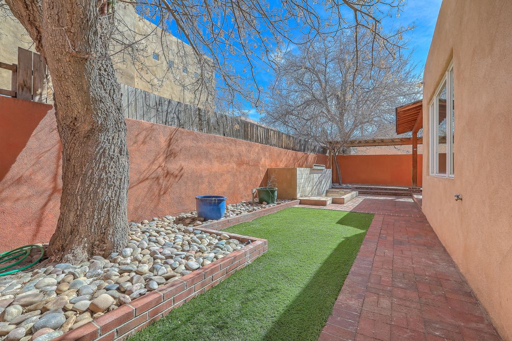 Image 57 of property listing at 812 Vassar Drive SE, Albuquerque, NM 87106