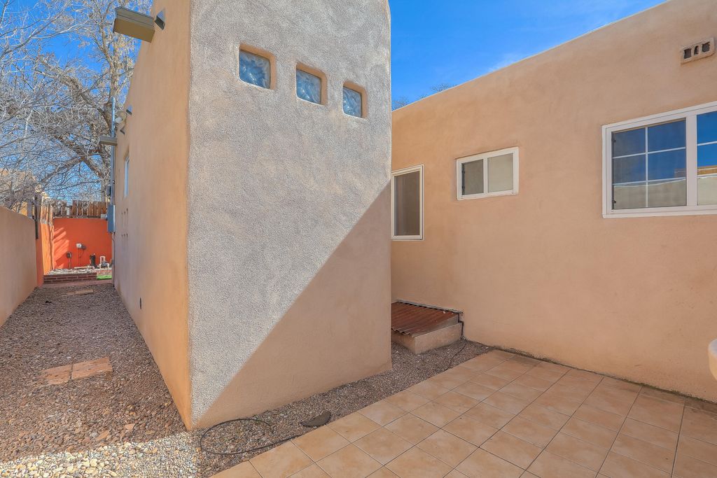 Image 58 of property listing at 812 Vassar Drive SE, Albuquerque, NM 87106