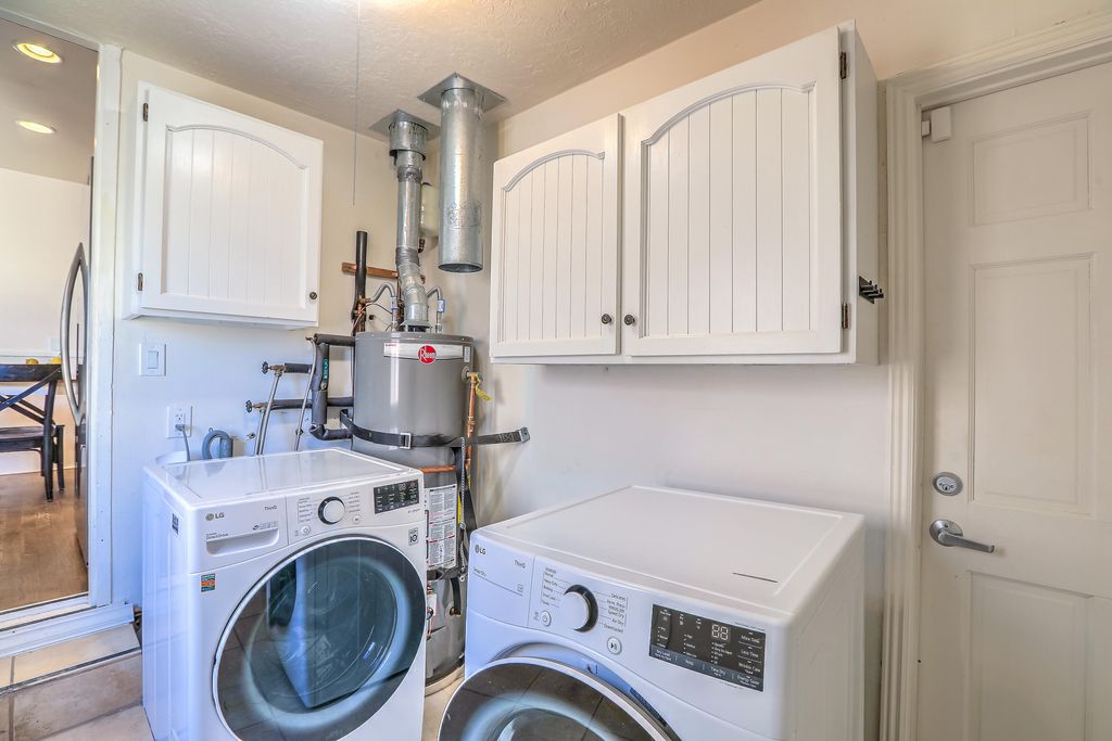 Image 60 of property listing at 812 Vassar Drive SE, Albuquerque, NM 87106