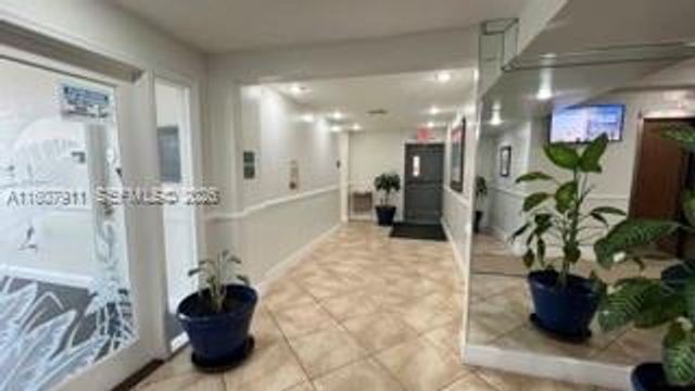 2350 NE 135th Street 212, North Miami, FL 33181