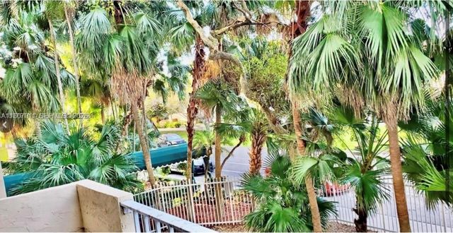 2350 NE 135th Street 212, North Miami, FL 33181
