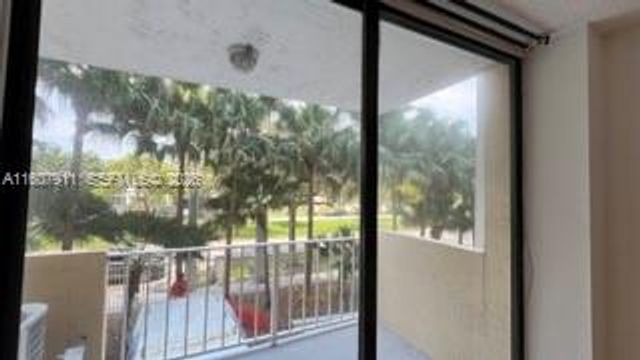2350 NE 135th Street 212, North Miami, FL 33181