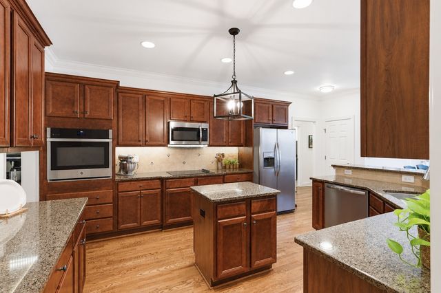 2017 Callaway Park Pl, Thompsons Station, TN 37179