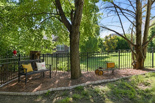 2017 Callaway Park Pl, Thompsons Station, TN 37179