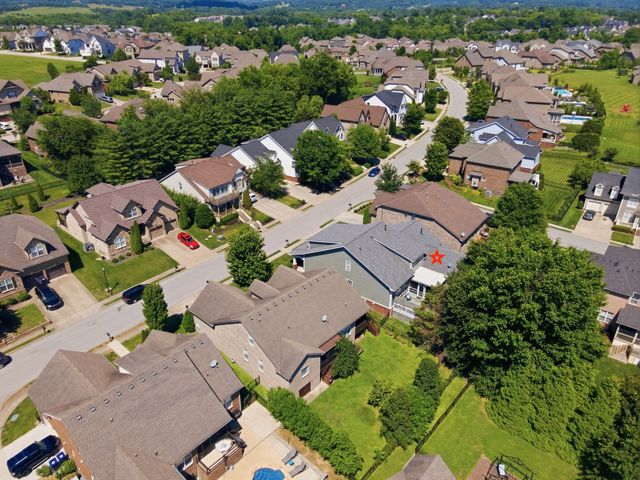 2017 Callaway Park Pl, Thompsons Station, TN 37179
