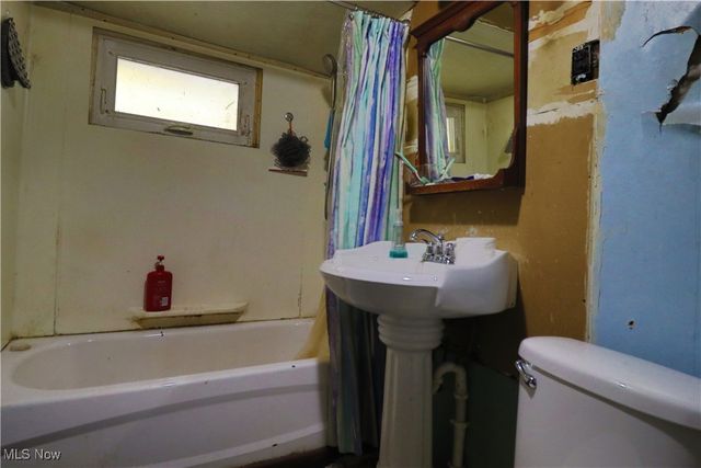 1550 E 337 Street, Eastlake, OH 44095