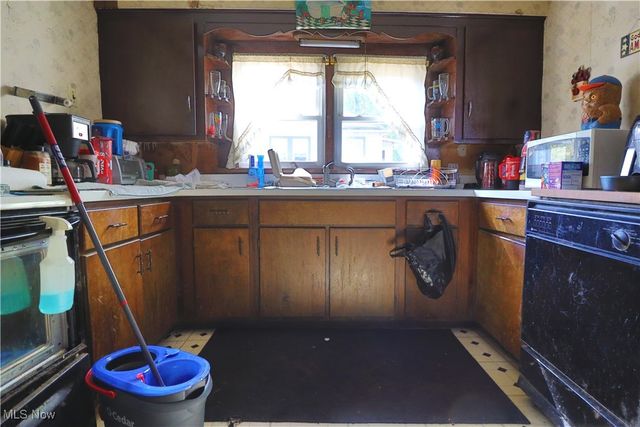 1550 E 337 Street, Eastlake, OH 44095