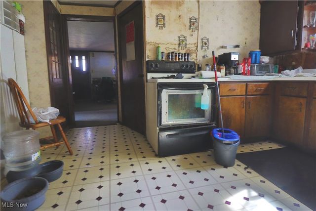 1550 E 337 Street, Eastlake, OH 44095