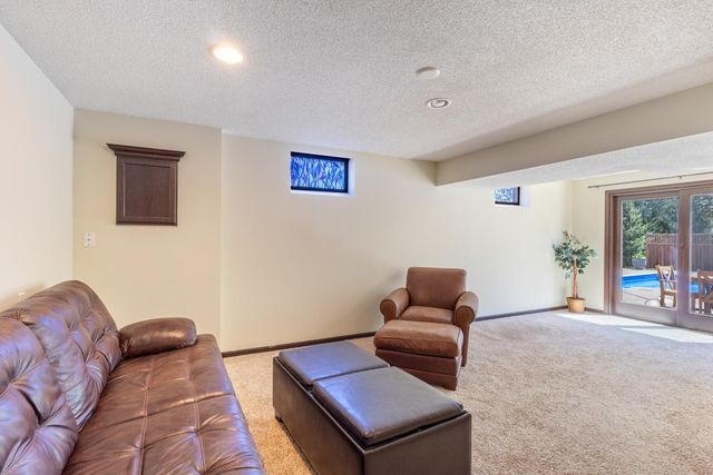 221 Burncrest Court, Burnsville, MN 55337
