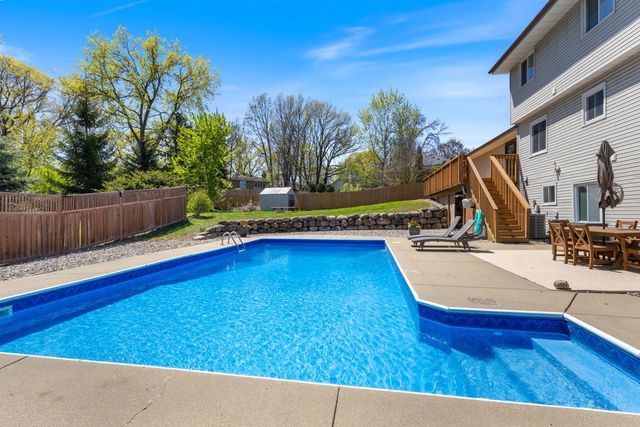 221 Burncrest Court, Burnsville, MN 55337
