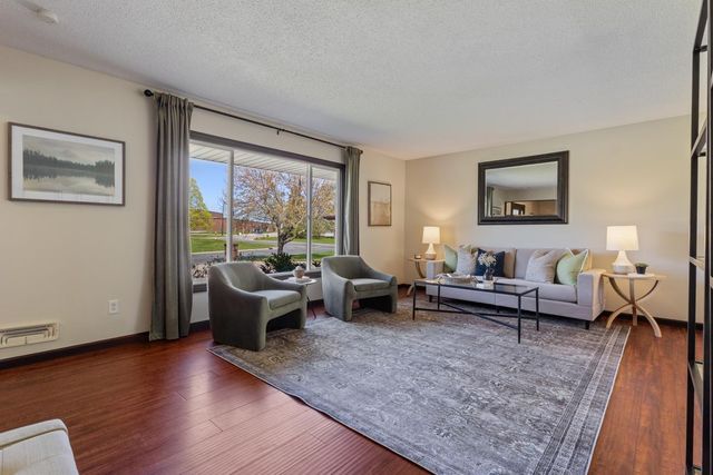221 Burncrest Court, Burnsville, MN 55337
