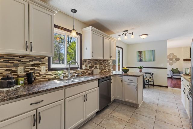 221 Burncrest Court, Burnsville, MN 55337