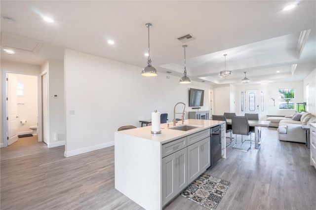 8307 N GOMEZ AVENUE, Tampa, FL 33614