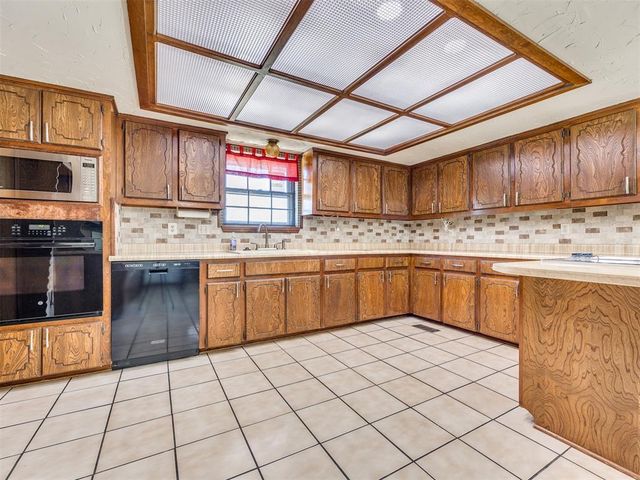 424 Spur Drive, Piedmont, OK 73078