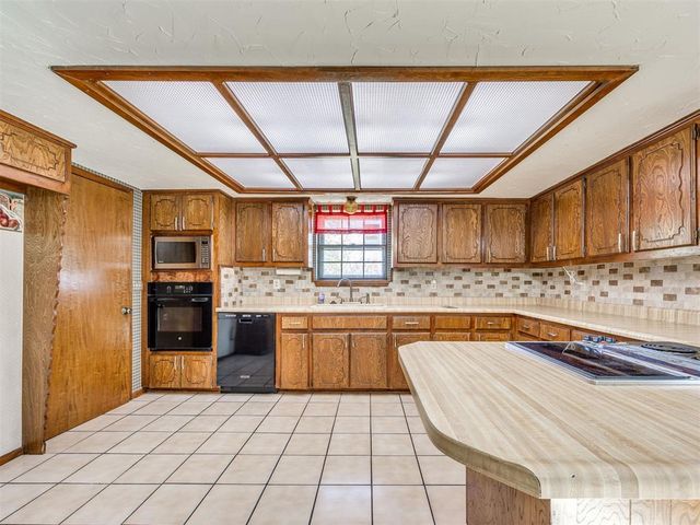 424 Spur Drive, Piedmont, OK 73078