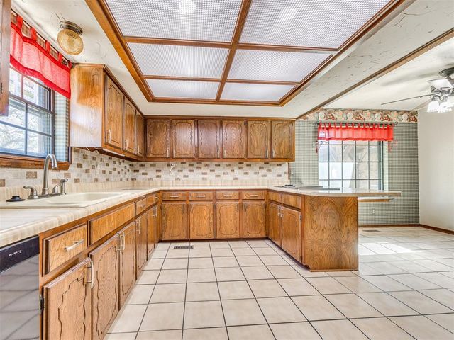 424 Spur Drive, Piedmont, OK 73078