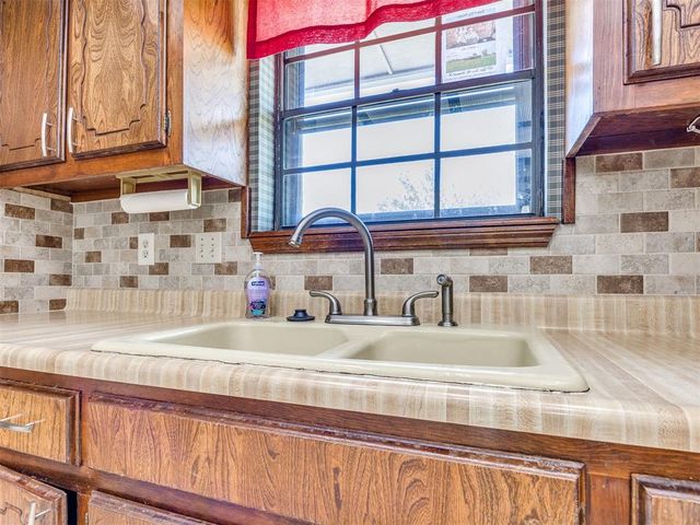 424 Spur Drive, Piedmont, OK 73078