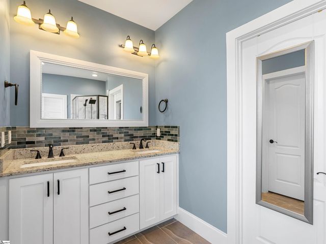 321 La Novia Court, Boiling Springs, SC 29316