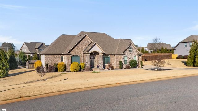 321 La Novia Court, Boiling Springs, SC 29316