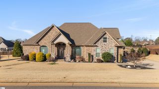 321 La Novia Court, Boiling Springs, SC 29316