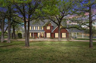 290 Bolton Circle, West, TX 76691