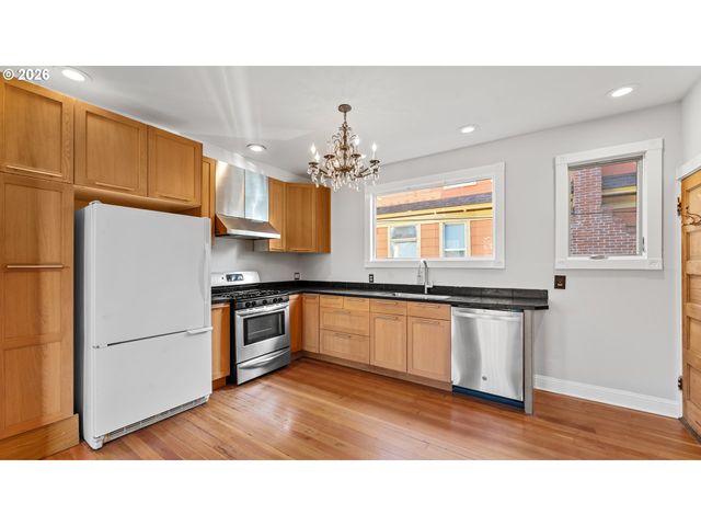 111 N MONROE St, Portland, OR 97227