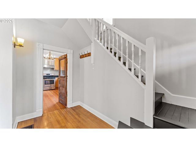 111 N MONROE St, Portland, OR 97227