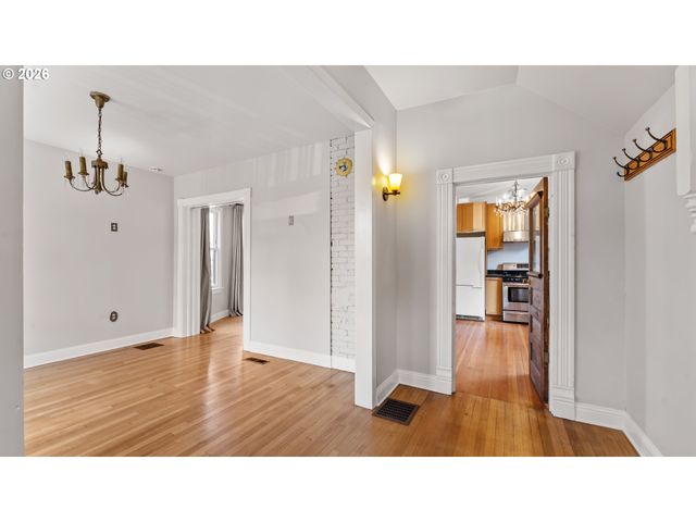 111 N MONROE St, Portland, OR 97227