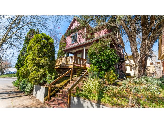 111 N MONROE St, Portland, OR 97227