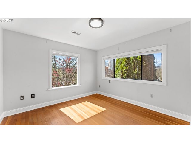 111 N MONROE St, Portland, OR 97227