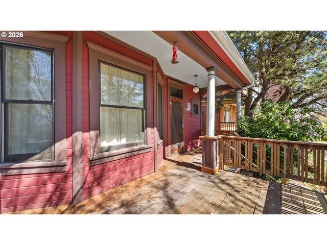 111 N MONROE St, Portland, OR 97227