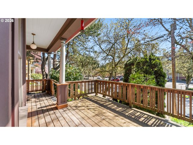 111 N MONROE St, Portland, OR 97227