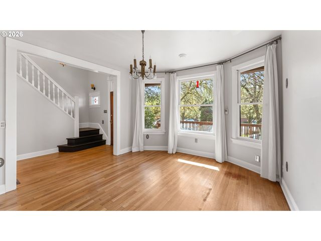 111 N MONROE St, Portland, OR 97227